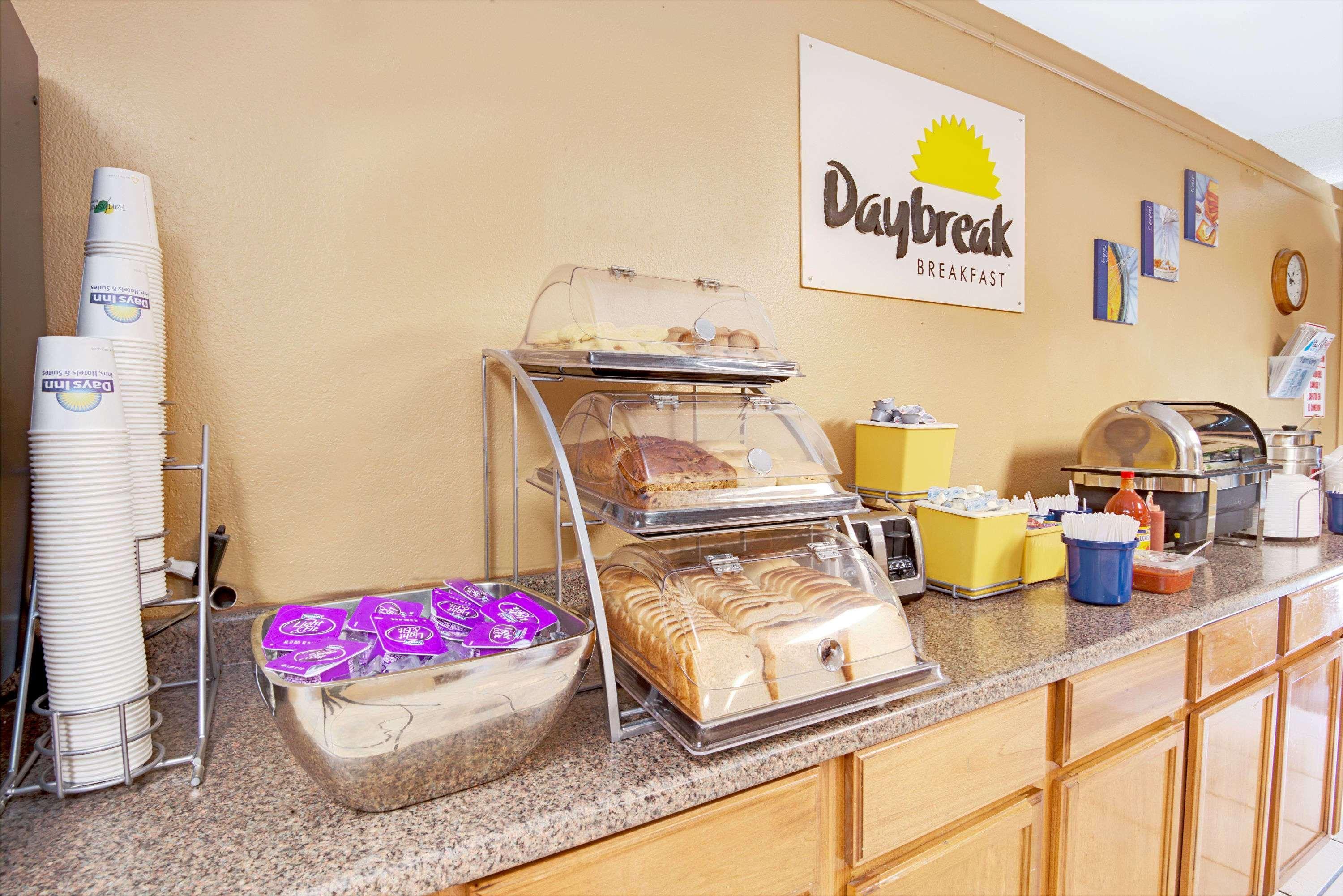 Days Inn By Wyndham El Paso Airport East מראה חיצוני תמונה